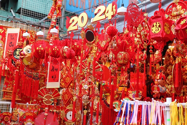 Không khí Tết ngập tràn khắp phố phường