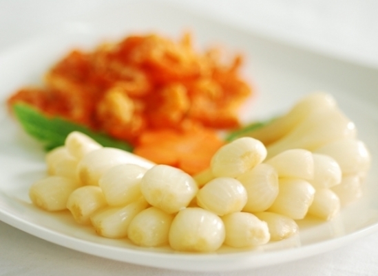 Muối kiệu giòn thơm không qua ngâm giấm