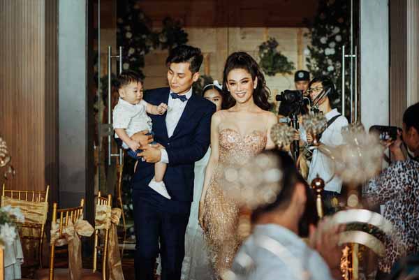 Lâm Khánh Chi làm tiệc thôi nôi con hoành tráng chẳng kém ngày cưới