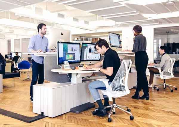 Phát hiện lợi ích tuyệt vời của việc đứng làm việc 1 giờ mỗi ngày