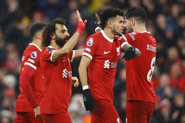 Liverpool khởi đầu năm mới với chiến thắng tưng bừng