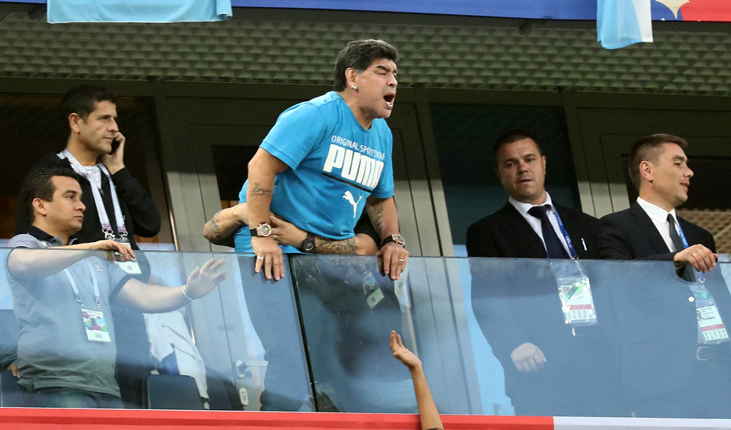 ’50 sắc thái’ của Diego Maradona trong ngày Argentina thoát ‘cửa tử’