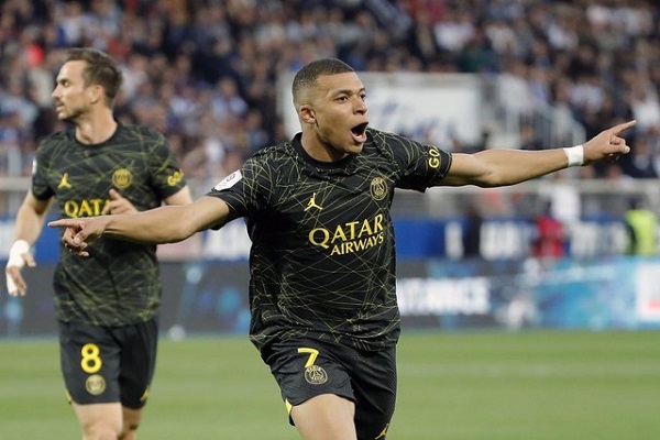 Mbappe và Messi lập công, PSG chạm tay vào chức vô địch Ligue 1