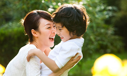 Có phải phụ nữ luôn yêu con hơn đàn ông?