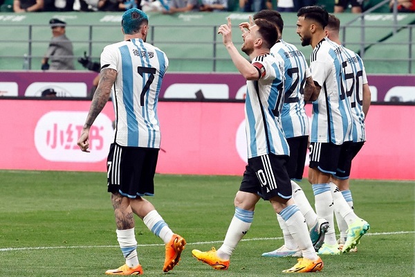 Messi tạo kỷ lục mới trong chiến thắng trước Australia