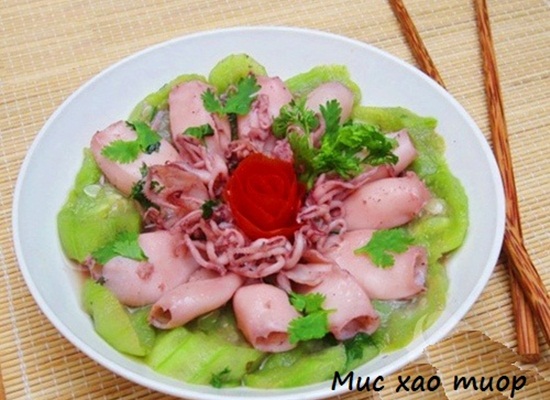 Hấp dẫn món mực xào mướp ngon ngọt