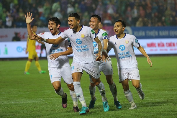 Thắng sát nút Sông Lam Nghệ An, Nam Định lên ‘đỉnh’ bảng xếp hạng 