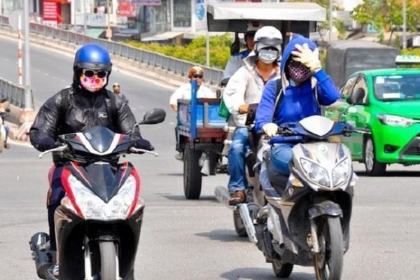 Nắng nóng, chỉ số tia UV ở Hà Nội, TP.HCM rất cao, nguy cơ gây hại cơ thể