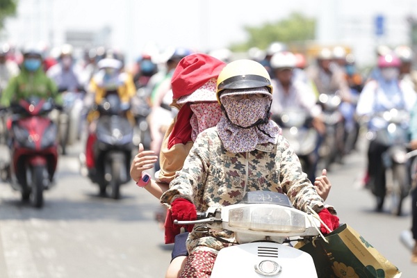 Hôm nay: Sài Gòn tiếp tục nóng 36-37 độ, miền Trung, miền Bắc 37-39 độ