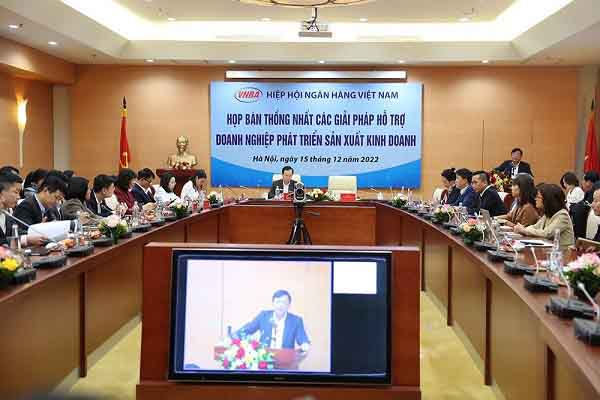 Cạnh tranh lãi suất huy động gay gắt, hiệp hội ngân hàng kêu gọi áp trần 9,5%