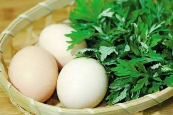 Món ăn giảm đau bụng trong kỳ kinh nguyệt: Từ lá ngải cứu!