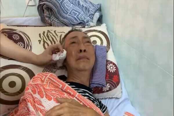 Nghệ sĩ Lê Bình 3 ngày không ăn, mếu máo khóc khi đồng nghiệp vào thăm