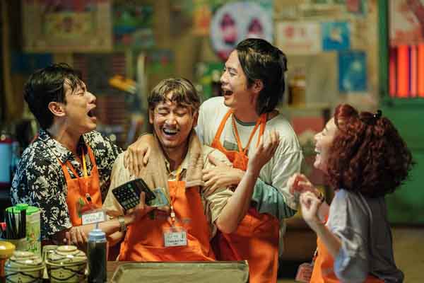 Review phim ‘Nghề siêu dễ’: bản remake mới lạ nhưng chưa đột phá