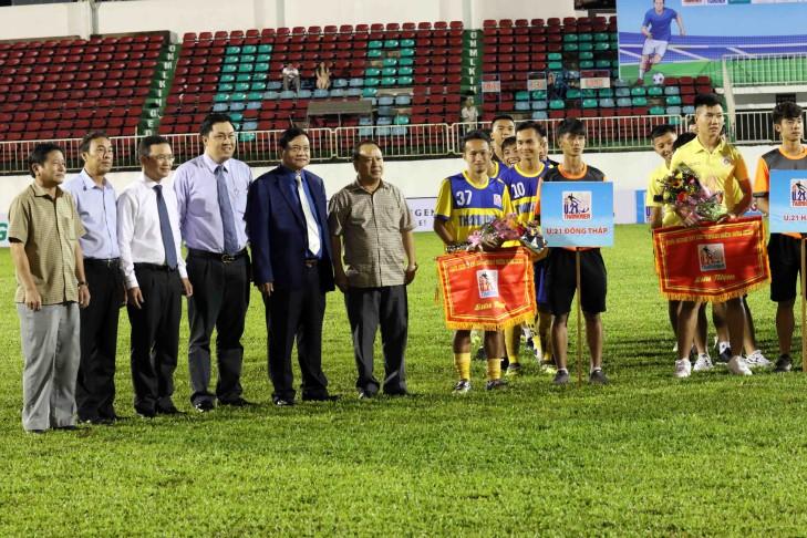 Bóng đá phải được bắt đầu và chắt chiu từ những vùng đất nghèo khó