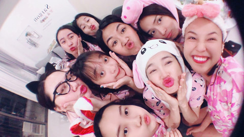 Nhã Phương tổ chức tiệc độc thân trước khi cưới