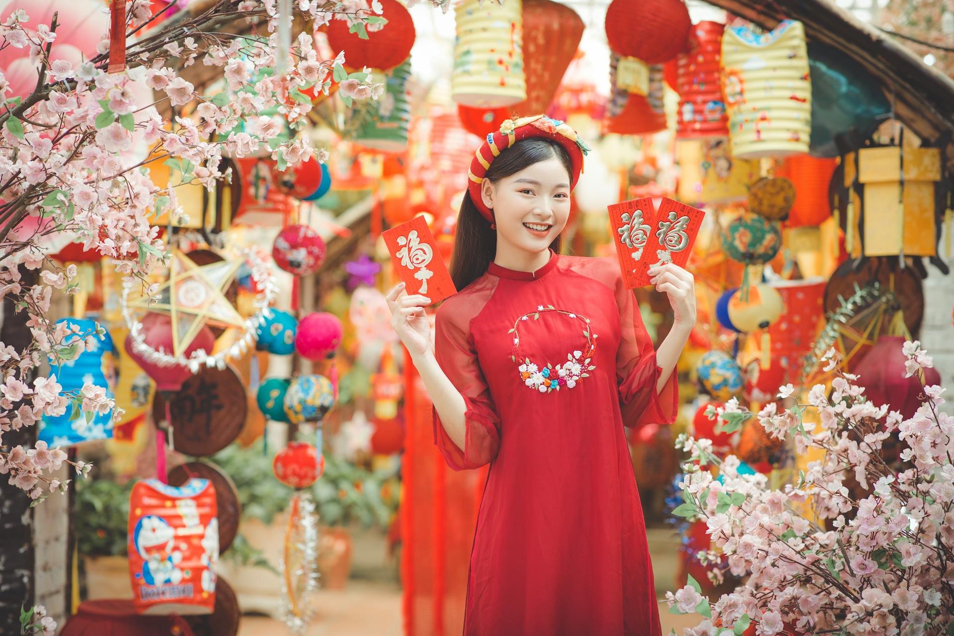 Gen Z ‘xúng xính’ áo dài chụp ảnh Tết sớm