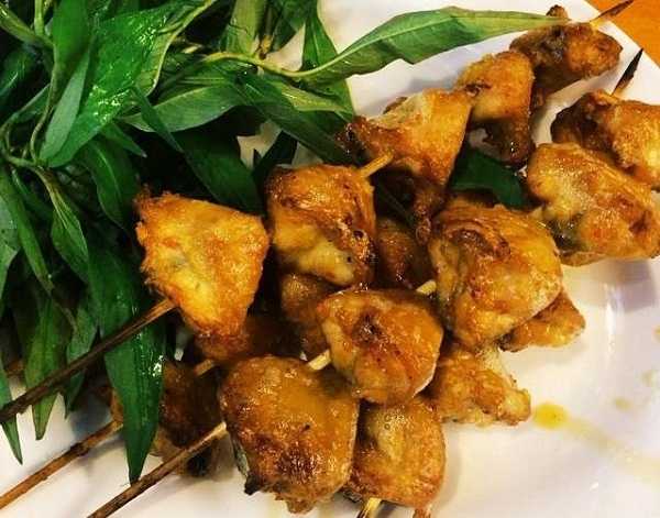 Khi ăn gà nên hạn chế ăn bộ phận nào?