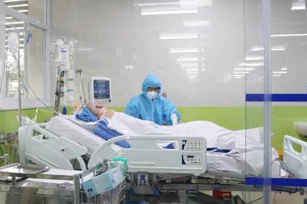 Gan, thận phục hồi, viêm phổi cải thiện, phi công người Anh ngưng ECMO