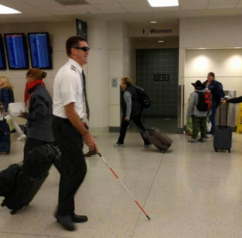 Trò đùa khiến hành khách thót tim