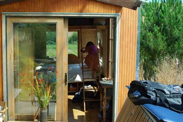 Biến phòng ngủ bừa bộn thành ngăn nắp