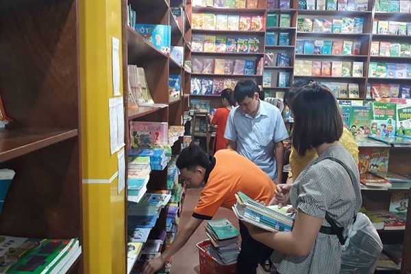 Gấp rút giải quyết vấn đề khan hiếm sách giáo khoa trong năm 2023