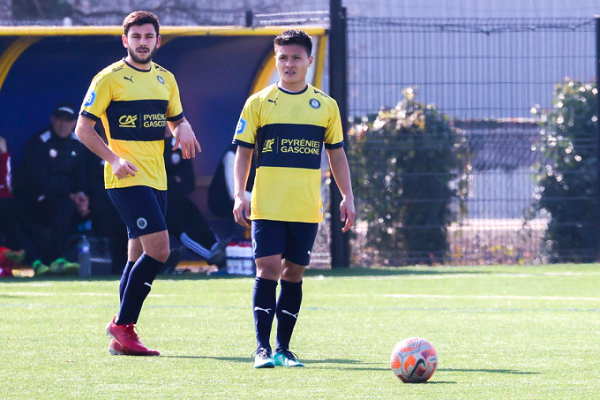 Ra sân ở giải hạng 5 Pháp, Quang Hải góp công giúp Pau FC B thắng đậm