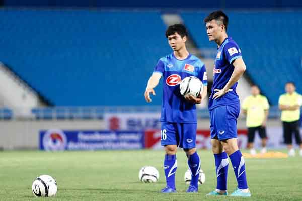 Cầu thủ đắt show quảng cáo, nghề tay trái cũng hái ra tiền