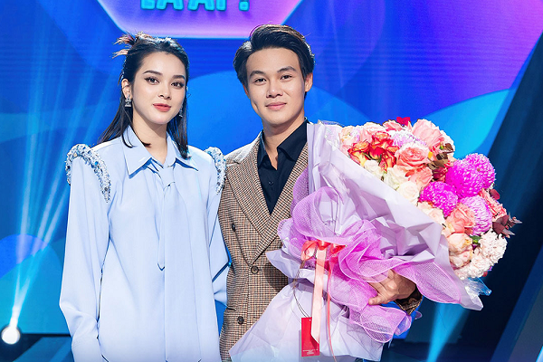 Trước tin đồn phụ bạc vợ cũ, thiếu gia Trà Vinh – ‘nửa kia’ ra về cùng Quỳnh Lương tại NALA có động thái gây chú ý