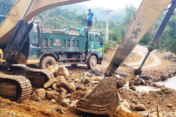 Phấn đấu hết hôm nay, thông tuyến từ Rào Trăng 4 lên Rào Trăng 3