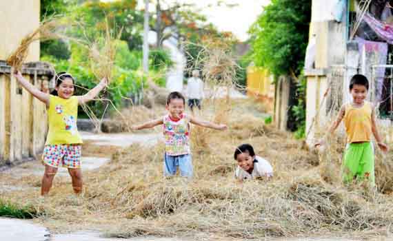 Quê hương là gì hở mẹ? Kỳ 51: Đống rơm quê