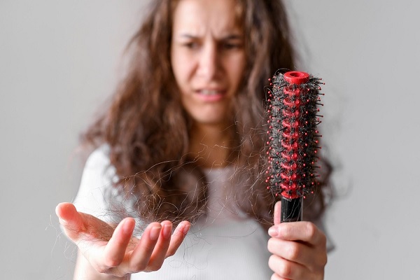Hậu Covid và nỗi lo rụng tóc, giải pháp nào khắc phục?