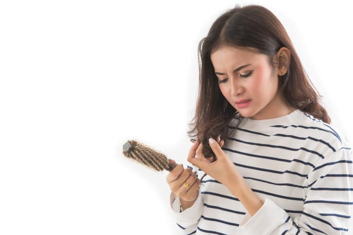 Chứng rụng tóc nhiều do đâu?