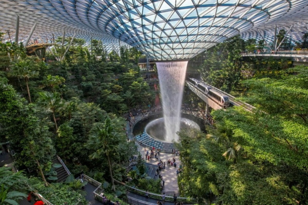 Choáng ngợp trước “5 biểu tượng xanh” tại sân bay Changi (Singapore)