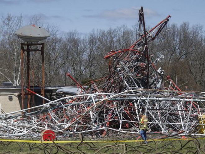 Mỹ: Sập tháp truyền hình cao 600m, nhiều người thương vong