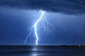 Cẩn thận trúng sét khi trời mưa lớn