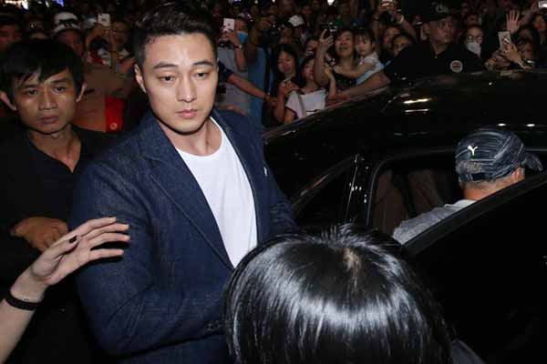 Không chỉ công khai tình yêu, So Ji Sub mua nhẫn đính hôn?