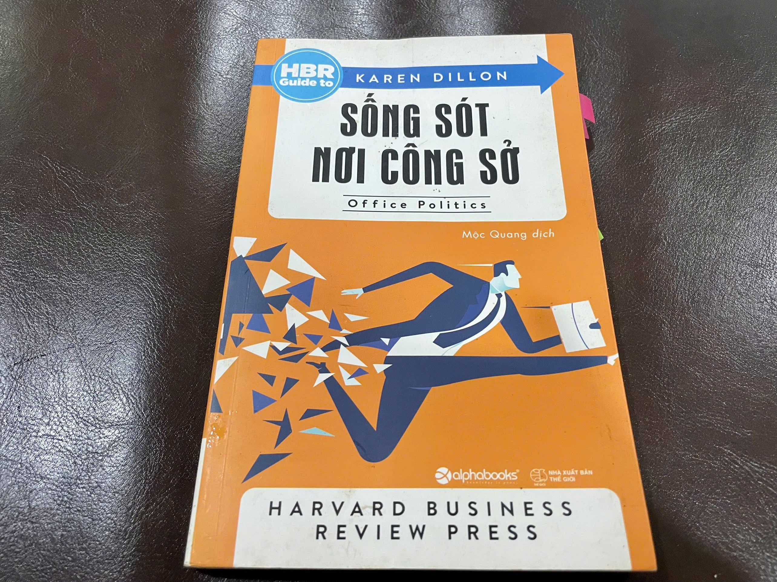 Khám phá kỹ năng giao tiếp và cách xây dựng mối quan hệ tại nơi làm việc với Sống sót nơi công sở