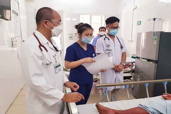 Bệnh nhân nhiễm sốt xuất huyết tăng cao: Người dân không tự ý truyền dịch tại nhà