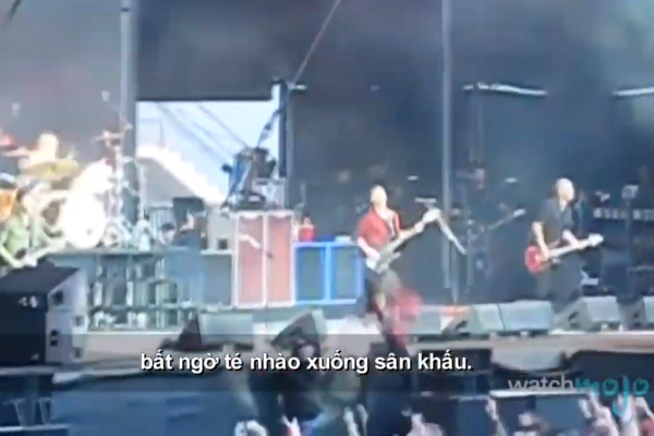 Nhập viện vì quá phấn khích trên sân khấu