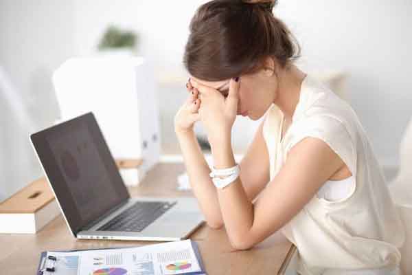 Suy giảm thị lực từ điện thoại, máy tính diễn ra như thế nào?