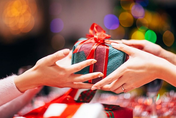Người dân châu Á tặng quà gì trong dịp Tết Nguyên đán?
