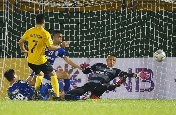 Becamex Bình Dương thua khó hiểu, Tấn Trường đối diện nguy cơ bị “treo găng”