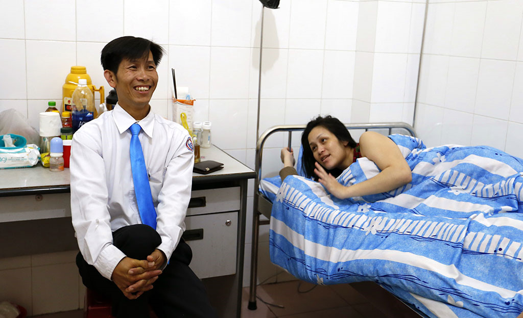 Trong đêm, tài xế taxi đỡ đẻ cho nữ hành khách giữa đèo vắng