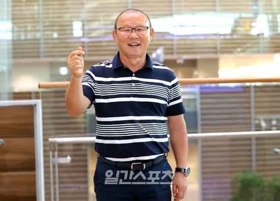 Thầy Park nói đến kinh nghiệm và kiến thức phong phú về bóng đá châu Á