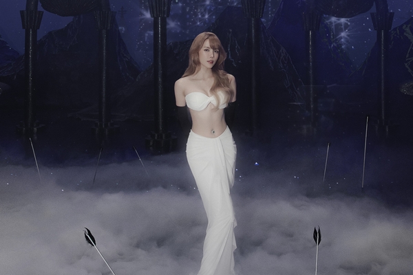 Thiều Bảo Trâm khoe vóc dáng đẹp như thiên thần