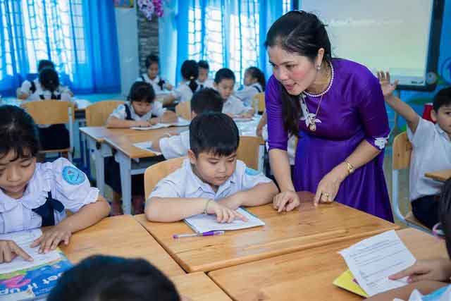 Một số lý do dẫn đến tình trạng hiện nay nhiều trường học thiếu giáo viên