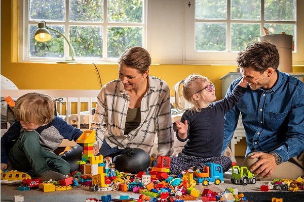 Những bí quyết xây dựng mối quan hệ bạn bè gắn kết với con cái