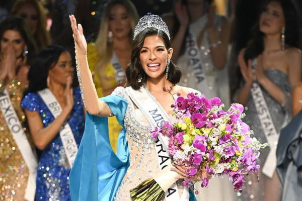 Trầm trồ trước profile ‘khủng’ của tân Miss Universe