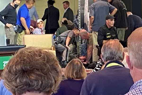 Nhà văn Salman Rushdie hậu ám sát bị liệt một tay và mất thị giác