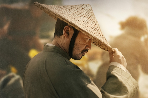 ‘Ông Tiều’ Tiến Luật nghiêm nghị và bí ẩn khiến khán giả tò mò